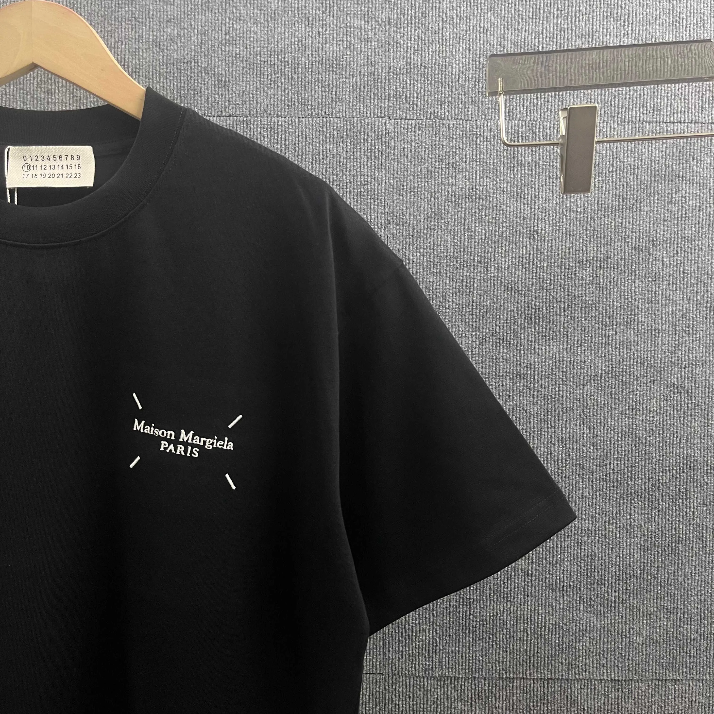 MM 6* * 2026 New Arrival M 6 logo + T Same Style. ：White Black Size： S （90-130 ） M （120-150 ） L （140-165 ） XL （160-180 ） XXL （180-210 ）